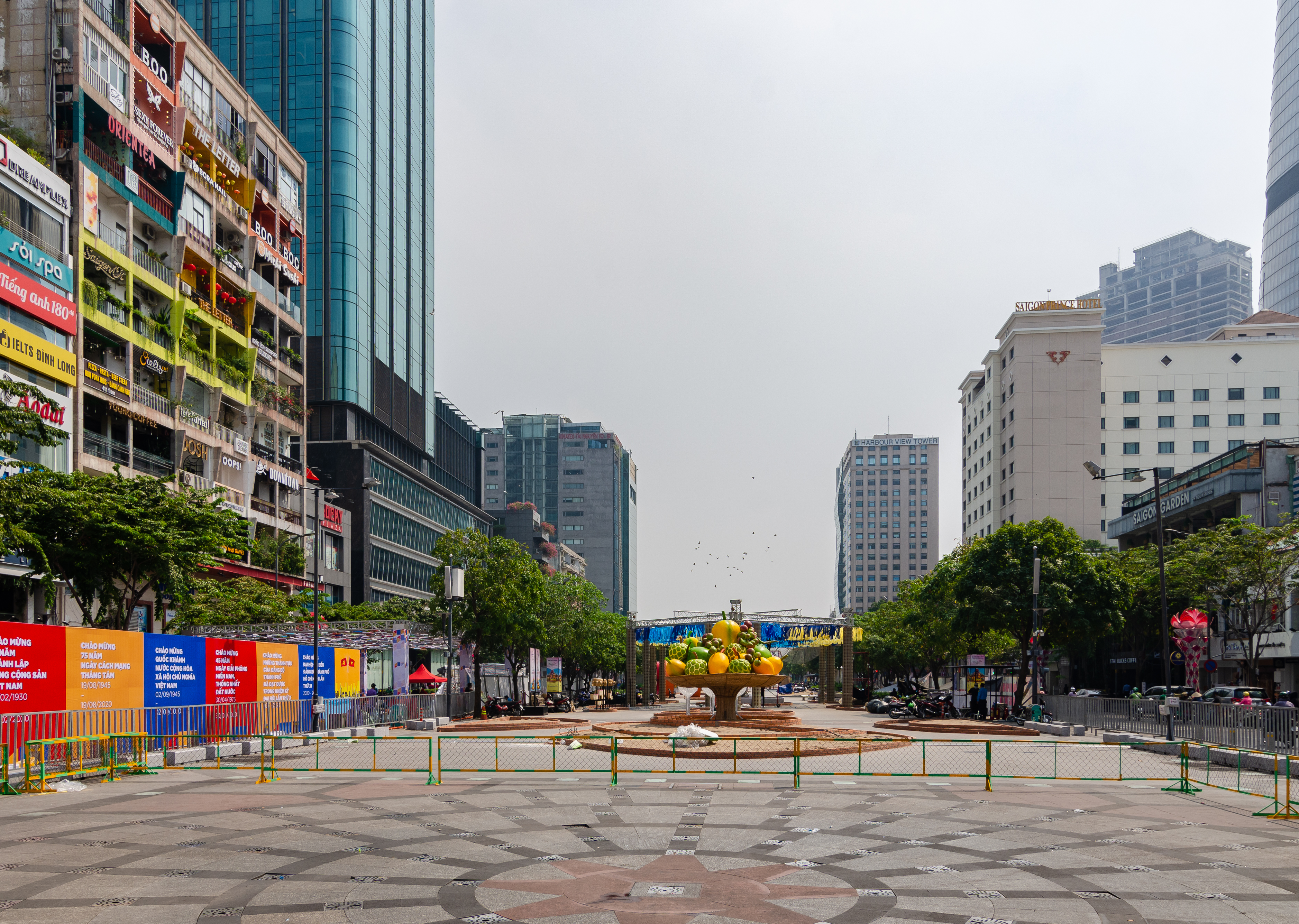 阮惠步行街 · Phố đi bộ Nguyễn Huệ 参考图 1